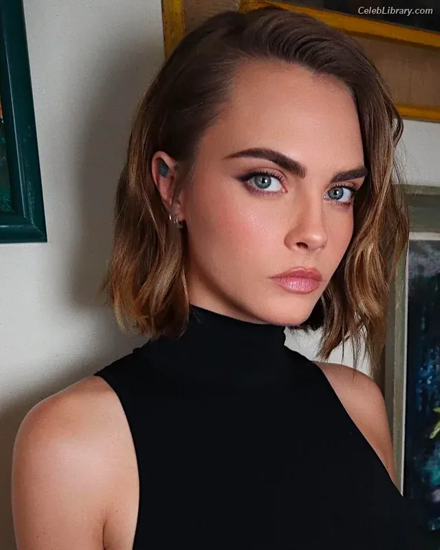 Cara Delevingne photo 22 of 1475