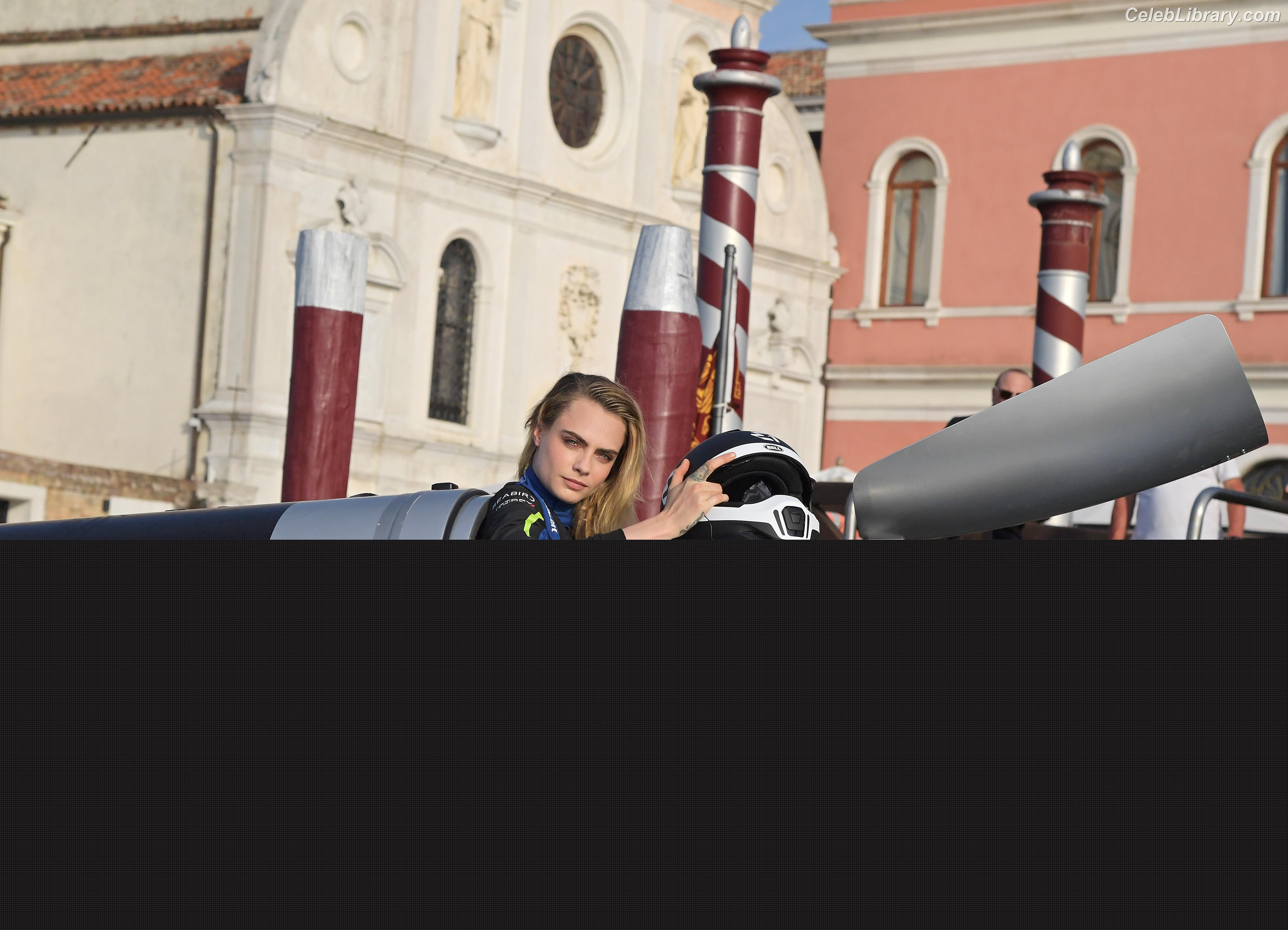 Cara Delevingne photo 6 of 1469