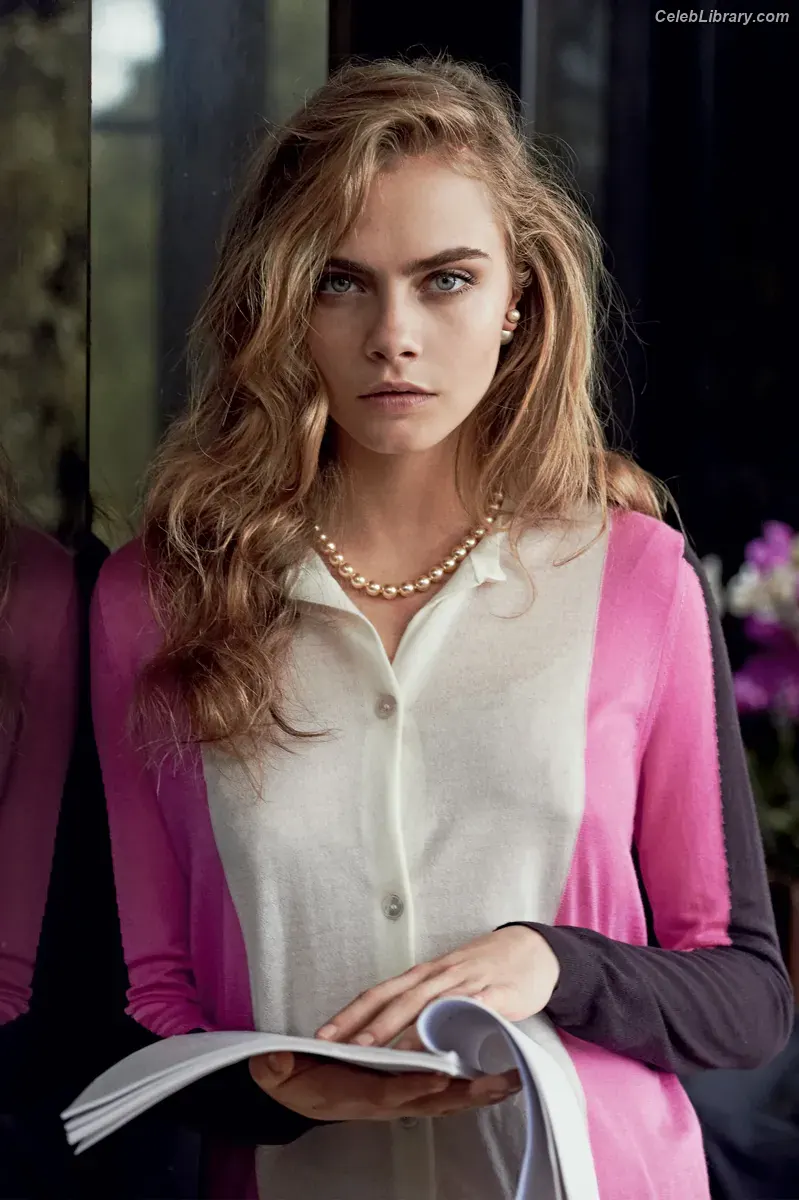 Cara Delevingne photo 3 of 1475