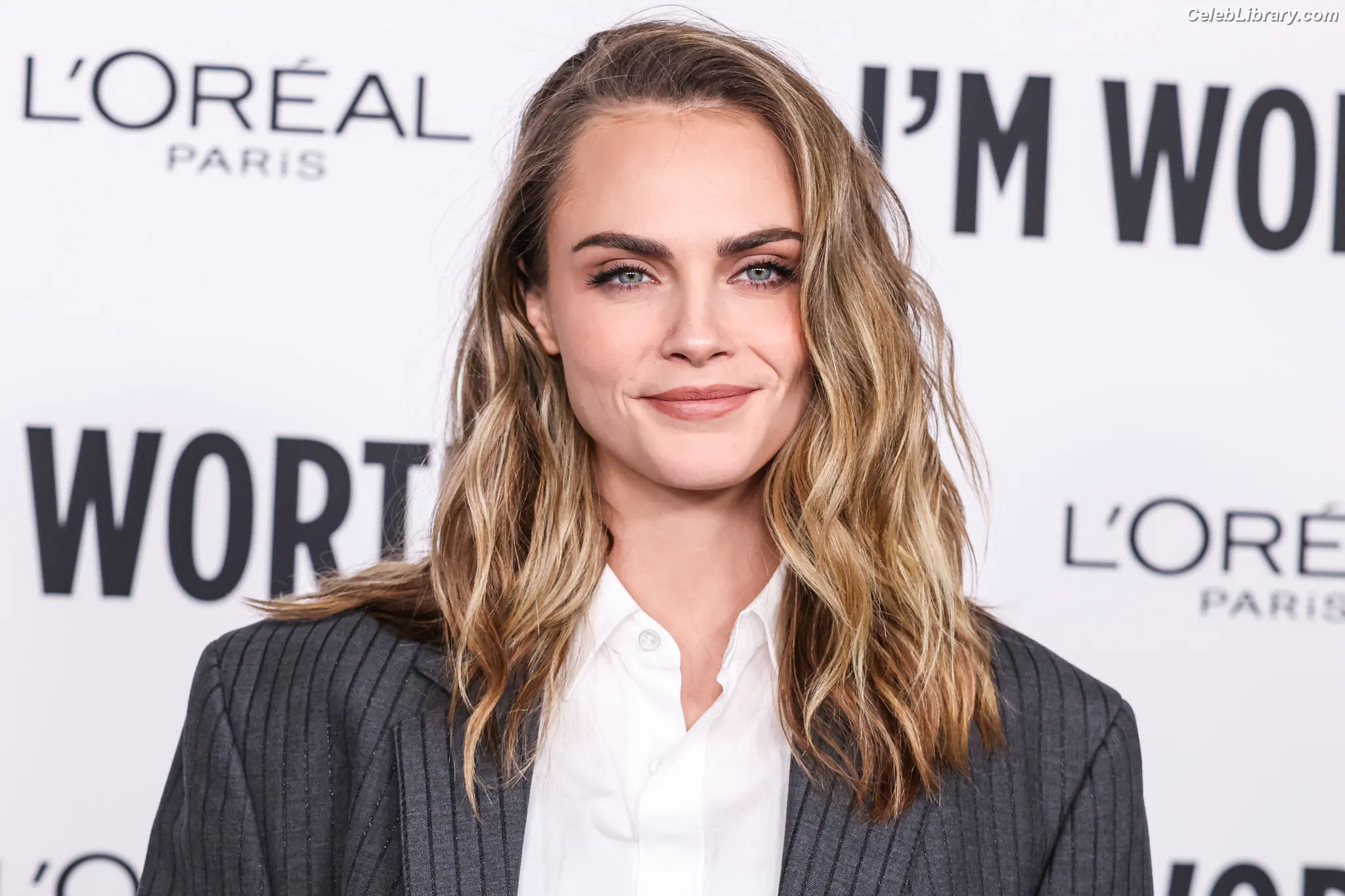 Cara Delevingne photo 24 of 1475