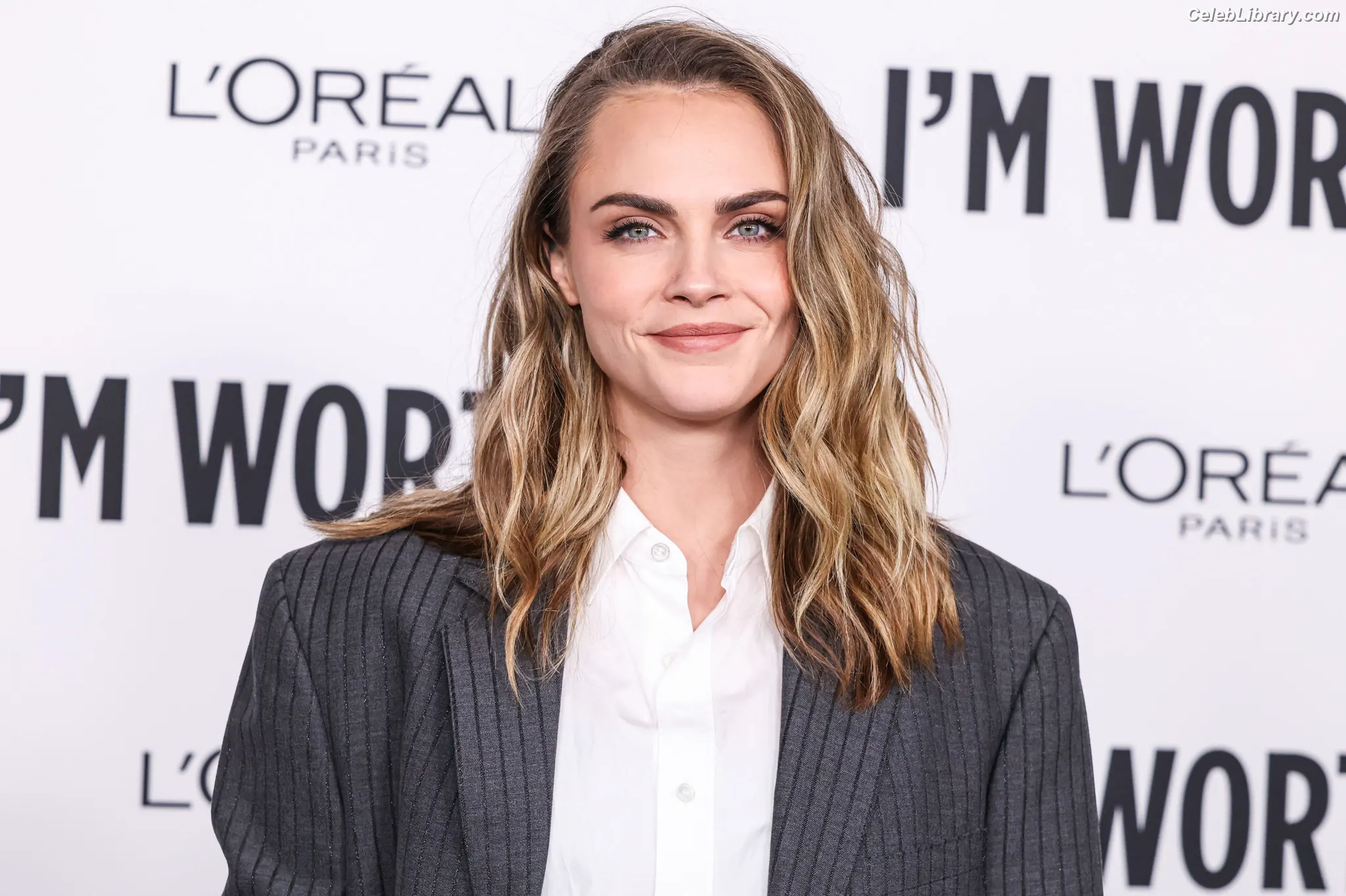 Cara Delevingne photo 1 of 1475