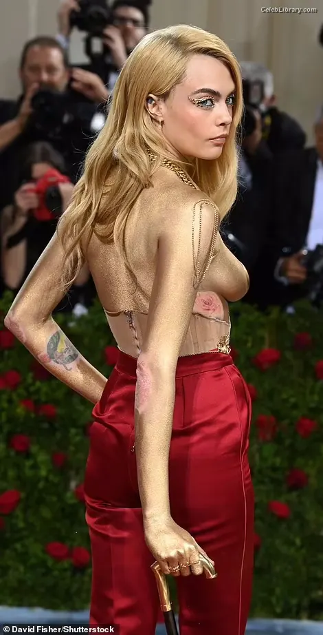 Cara Delevingne photo 11 of 1475