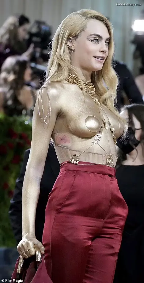 Cara Delevingne photo 14 of 1475