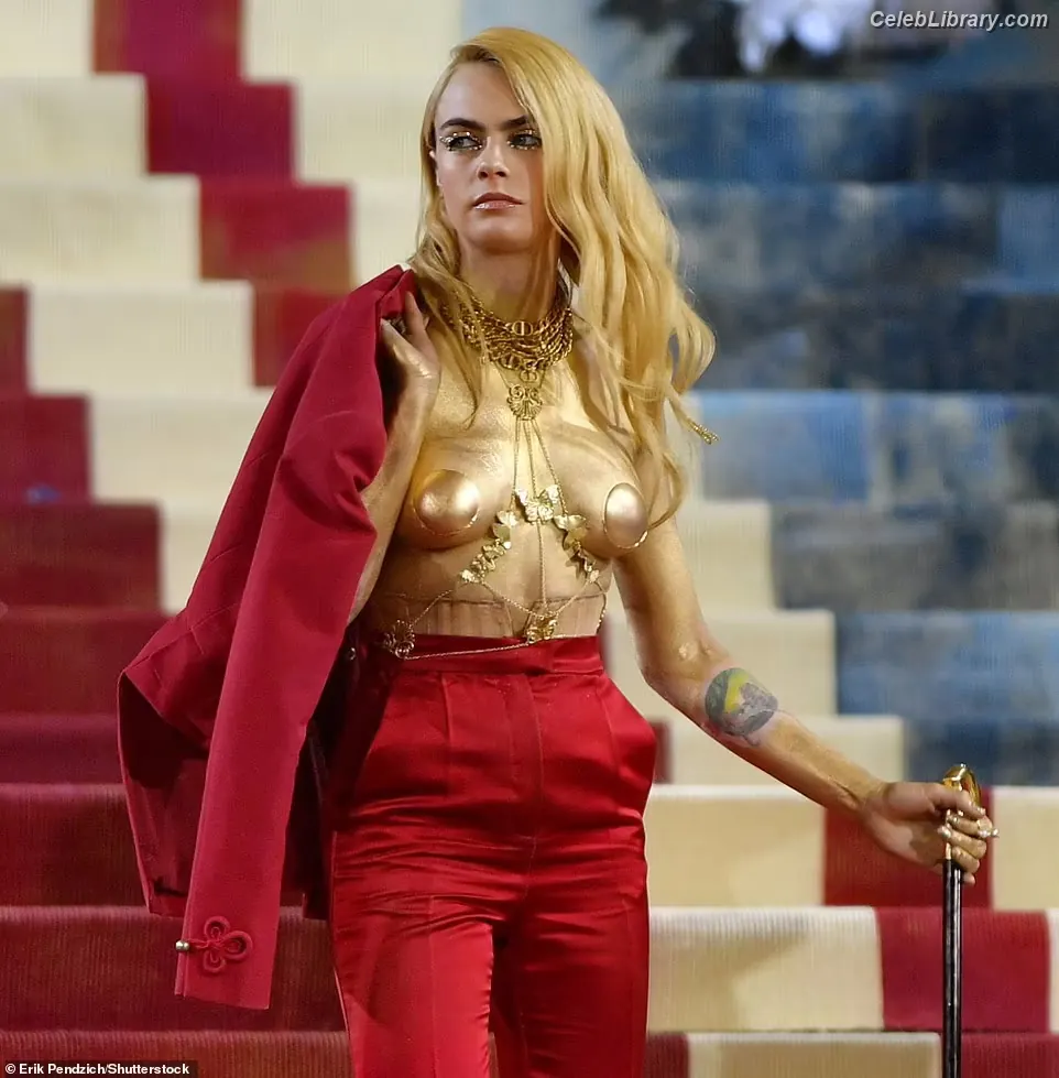Cara Delevingne photo 16 of 1475