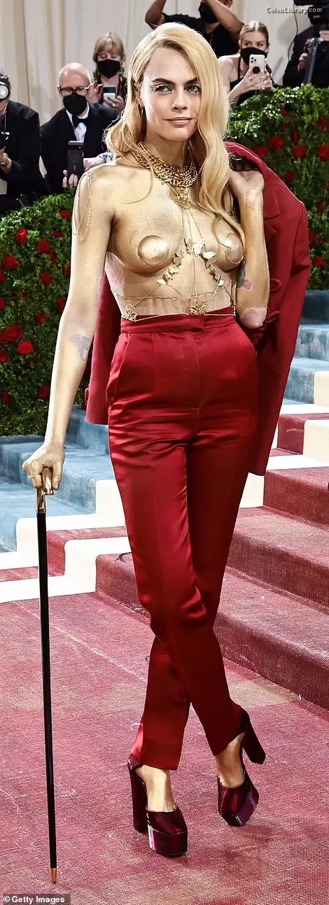 Cara Delevingne photo 17 of 1475