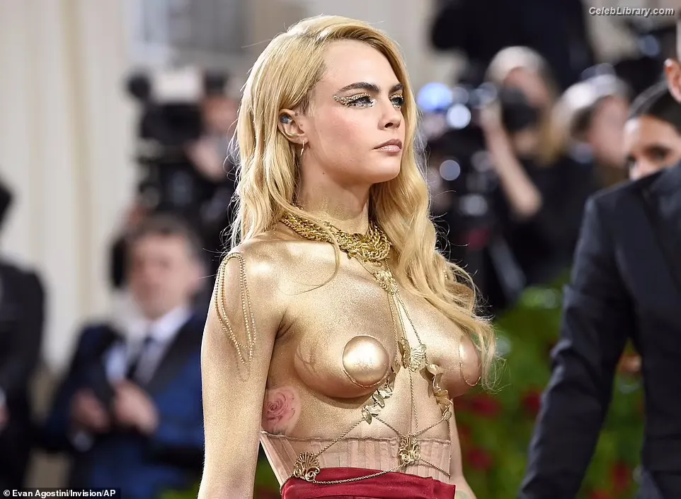 Cara Delevingne photo 23 of 1475
