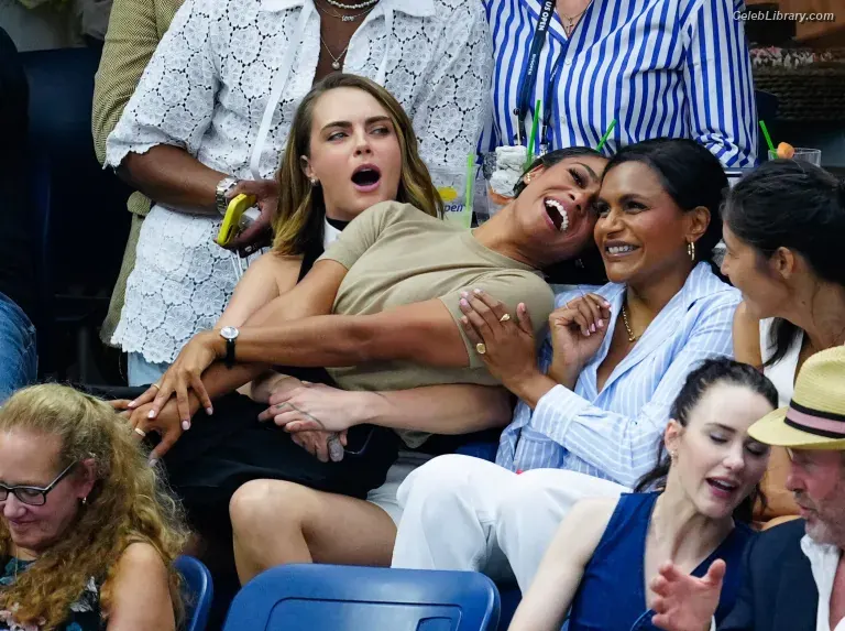 Cara Delevingne photo 1 of 1475