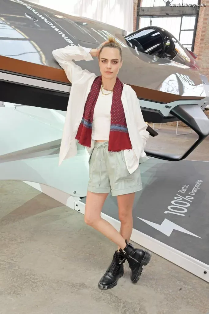 Cara Delevingne photo 6 of 1475