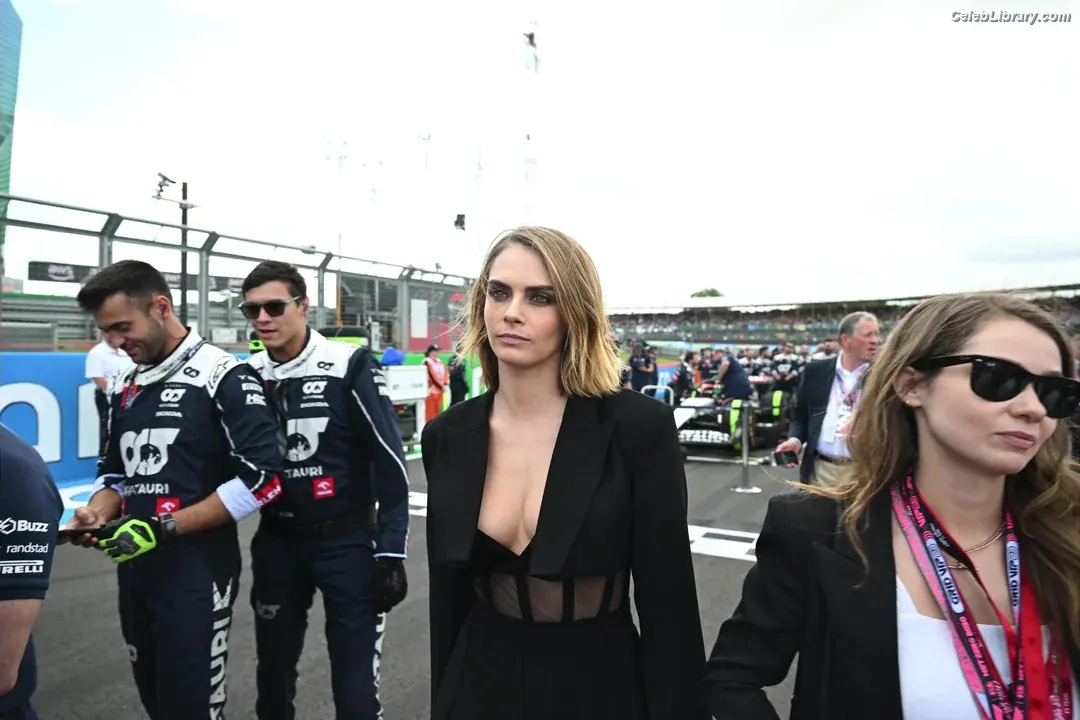 Cara Delevingne photo 14 of 1475
