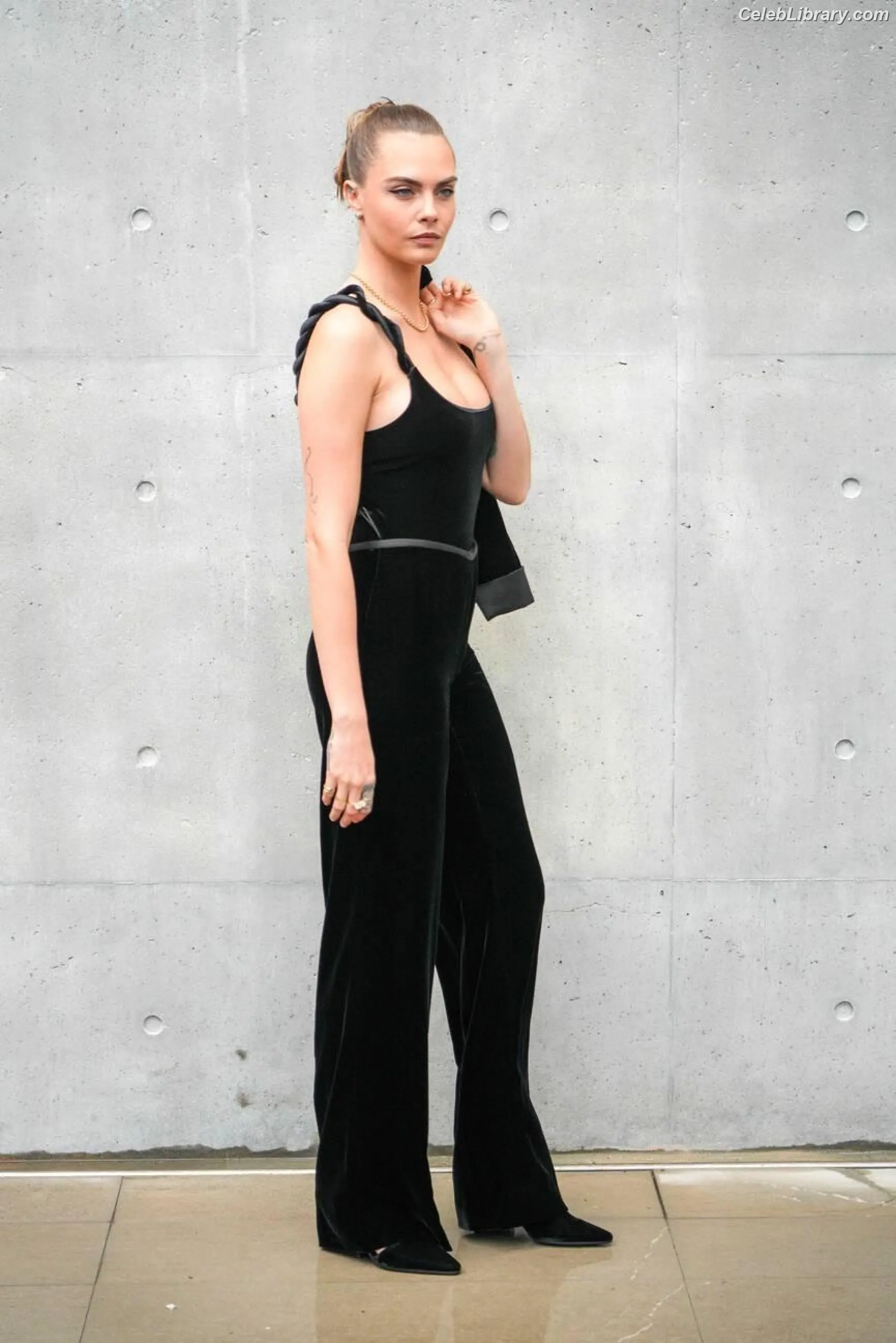 Cara Delevingne photo 7 of 1475
