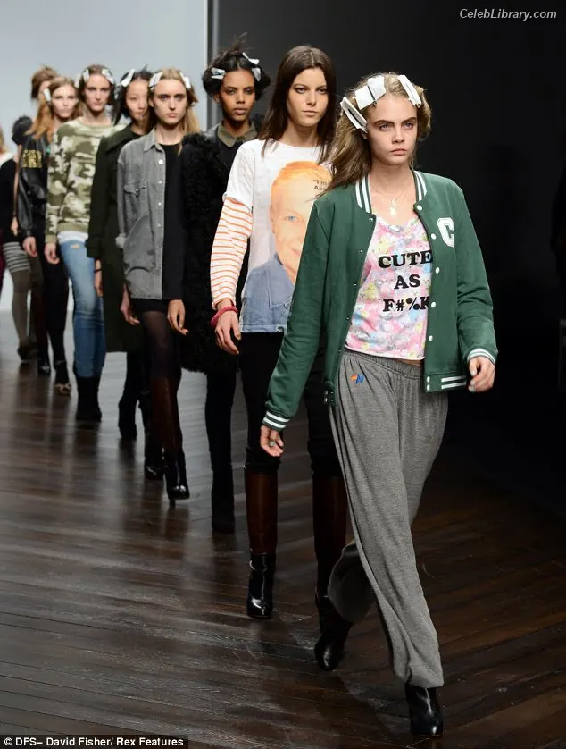 Cara Delevingne photo 9 of 1475