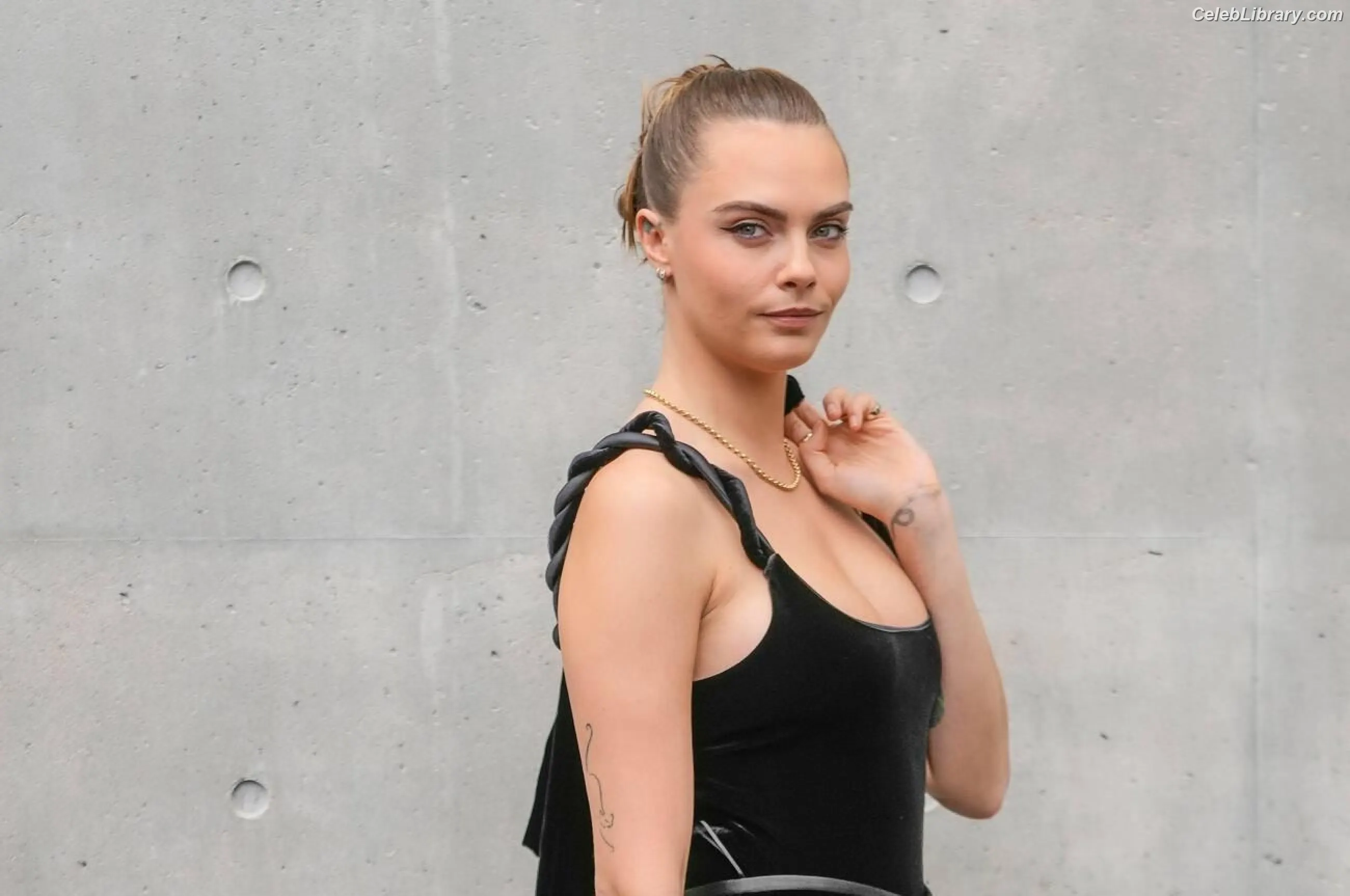 Cara Delevingne photo 21 of 1475
