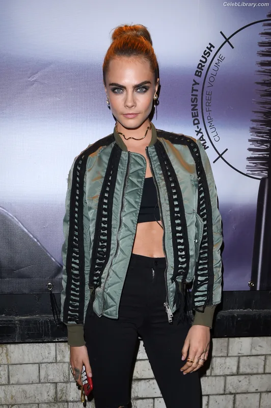 Cara Delevingne photo 15 of 1469