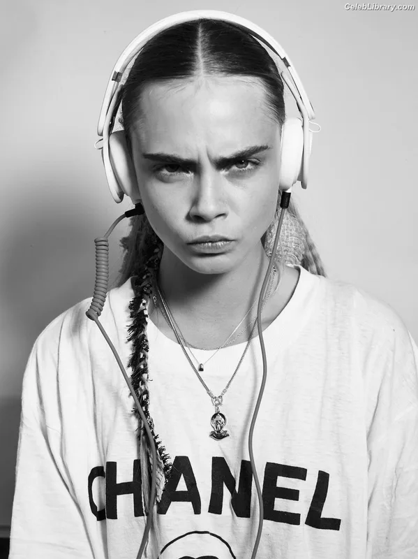 Cara Delevingne photo 20 of 1469