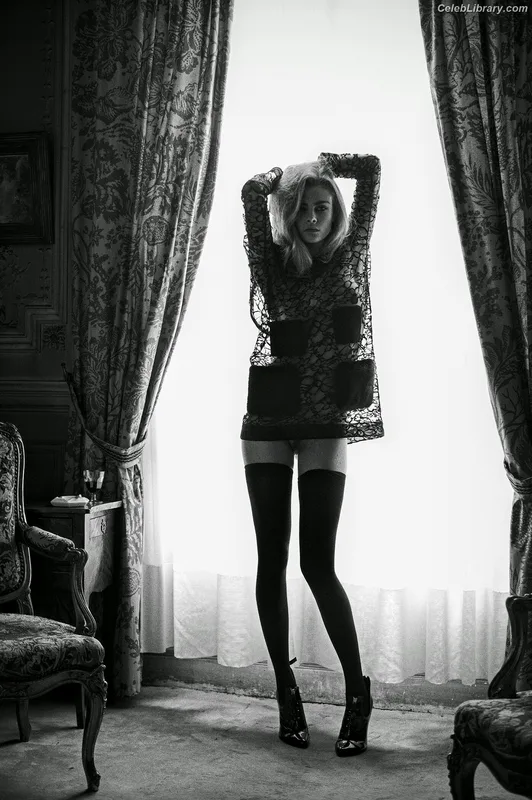 Cara Delevingne photo 4 of 1469