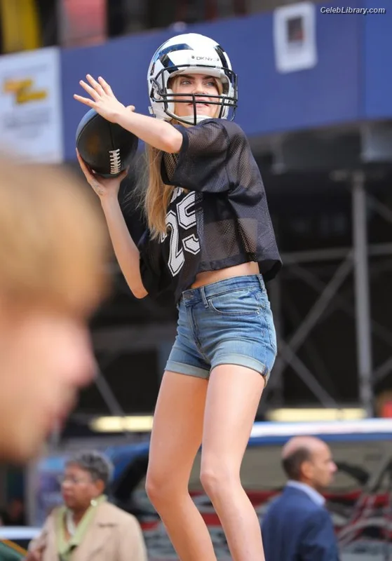 Cara Delevingne photo 11 of 1469