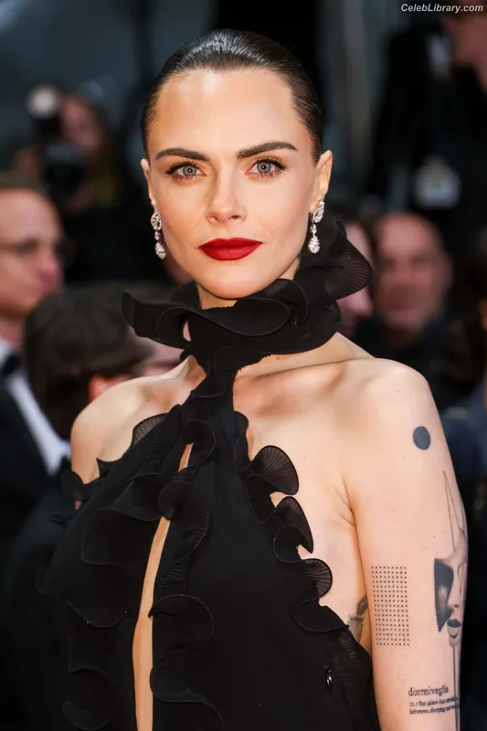 Cara Delevingne photo 8 of 1469
