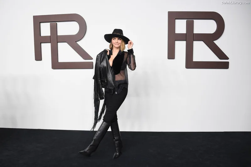 Cara Delevingne photo 16 of 1469