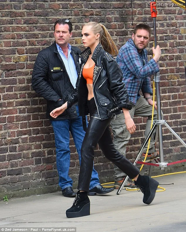 Cara Delevingne photo 4 of 1469
