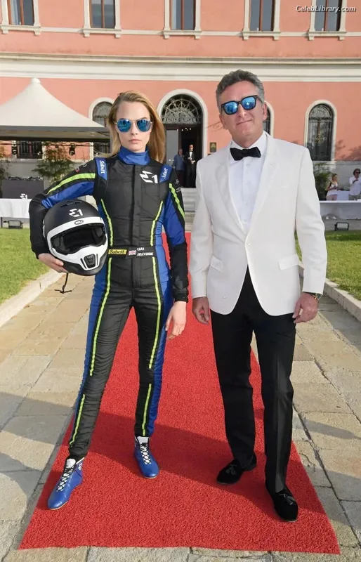 Cara Delevingne photo 16 of 1469