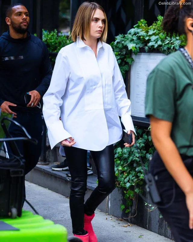 Cara Delevingne photo 20 of 1469