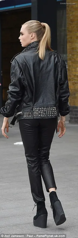 Cara Delevingne photo 12 of 1469