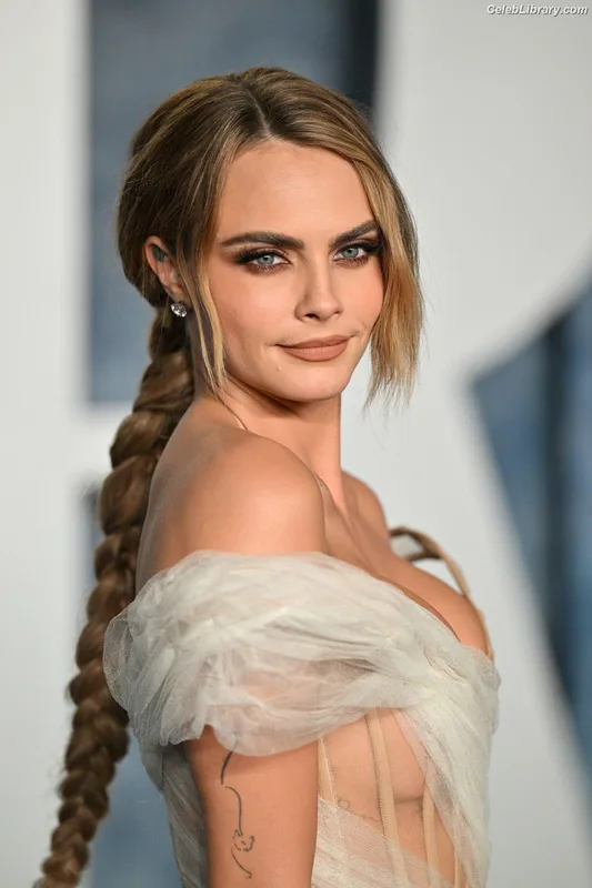 Cara Delevingne photo 7 of 1469