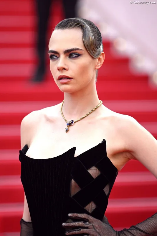 Cara Delevingne photo 10 of 1469