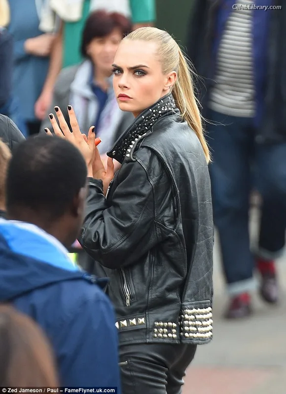Cara Delevingne photo 11 of 1469