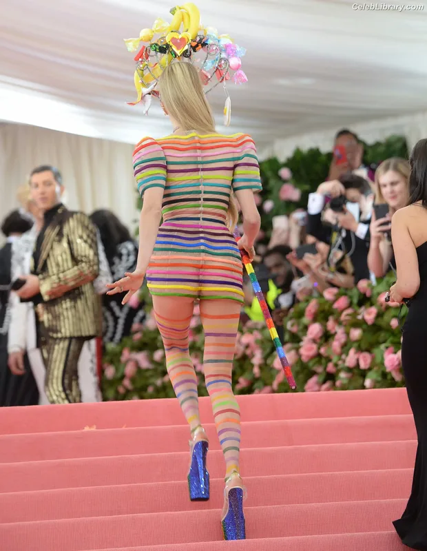 Cara Delevingne photo 16 of 1469