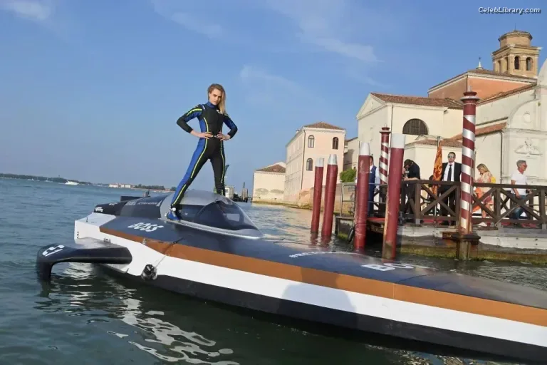 Cara Delevingne photo 21 of 1469