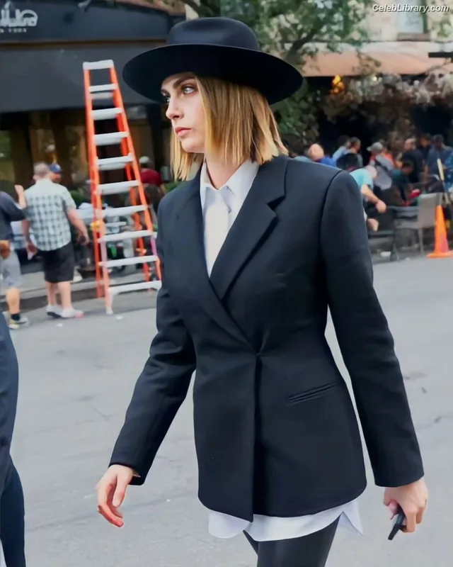 Cara Delevingne photo 6 of 1469