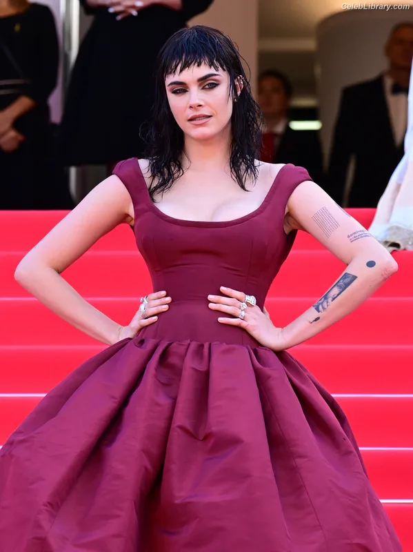 Cara Delevingne photo 21 of 1469