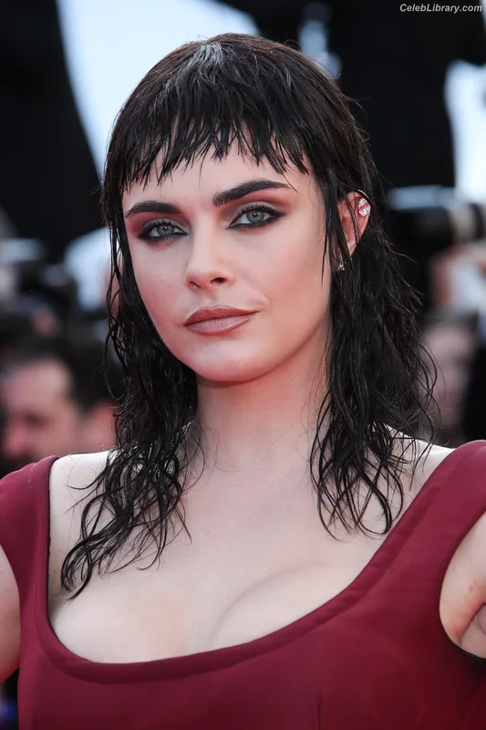 Cara Delevingne photo 2 of 1469