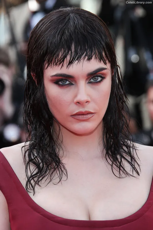 Cara Delevingne photo 5 of 1469