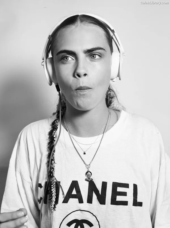 Cara Delevingne photo 8 of 1469