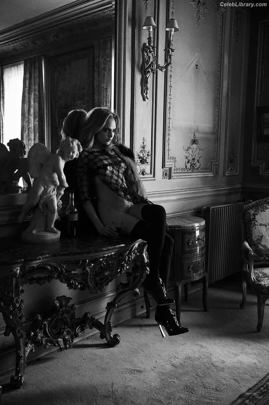 Cara Delevingne photo 17 of 1469