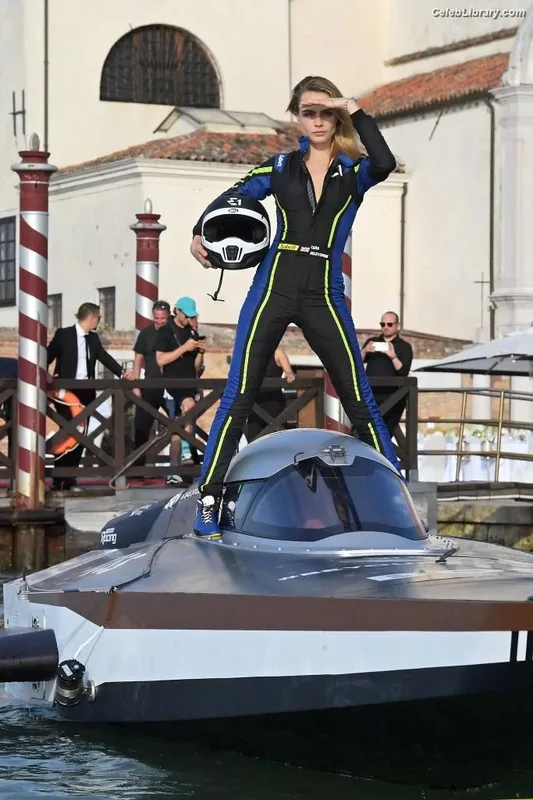 Cara Delevingne photo 24 of 1469