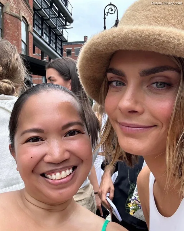 Cara Delevingne photo 2 of 1469
