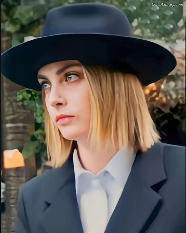 Cara Delevingne photo 3 of 1469