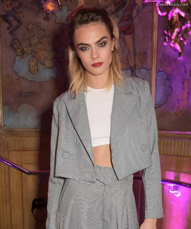 Cara Delevingne photo 8 of 1469