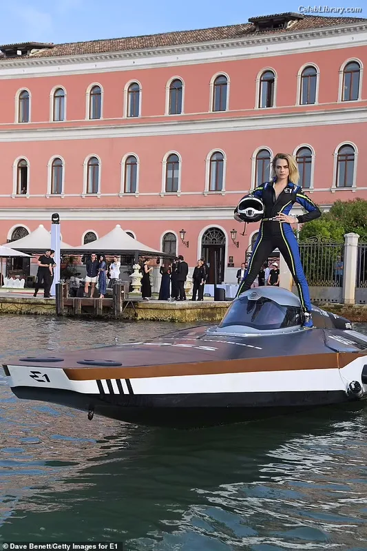 Cara Delevingne photo 13 of 1469