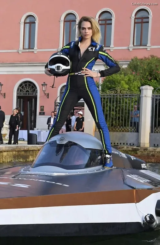 Cara Delevingne photo 2 of 1469
