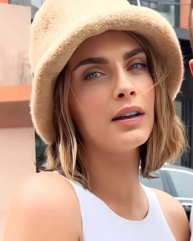 Cara Delevingne photo 3 of 1469