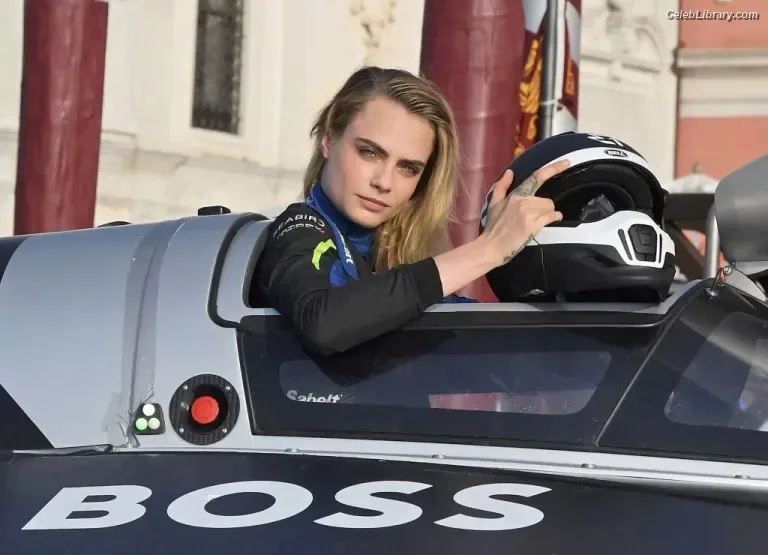 Cara Delevingne photo 10 of 1469