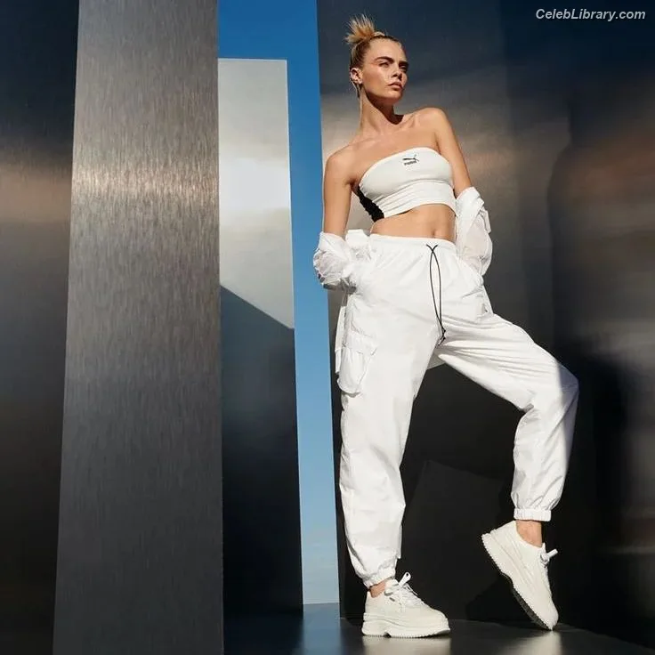 Cara Delevingne photo 16 of 1469