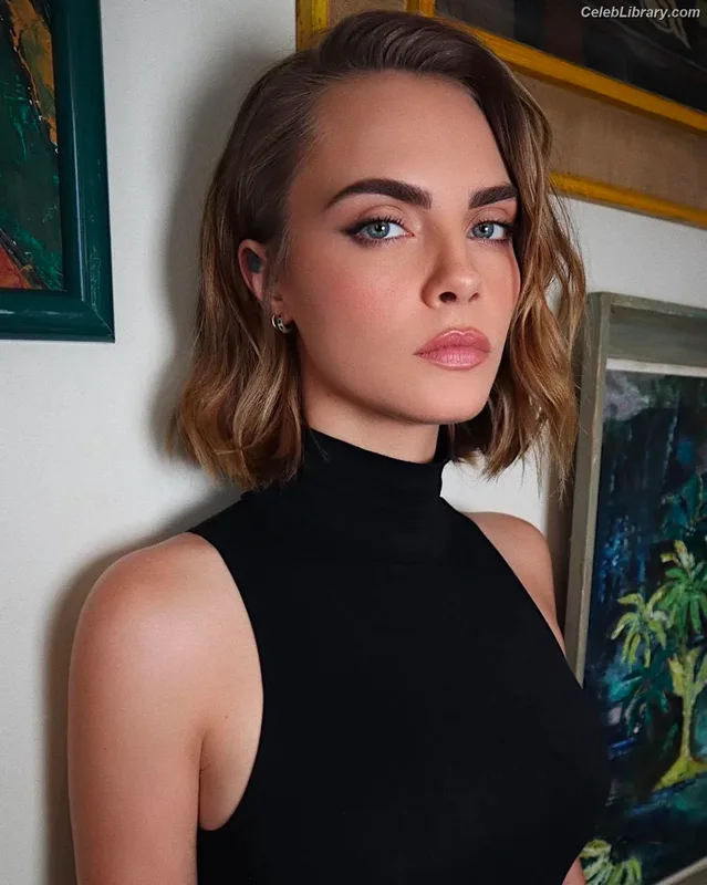 Cara Delevingne photo 17 of 1469
