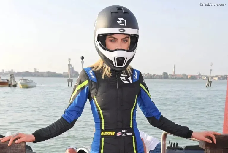 Cara Delevingne photo 20 of 1469