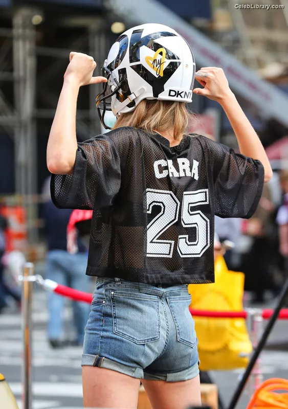 Cara Delevingne photo 5 of 1469
