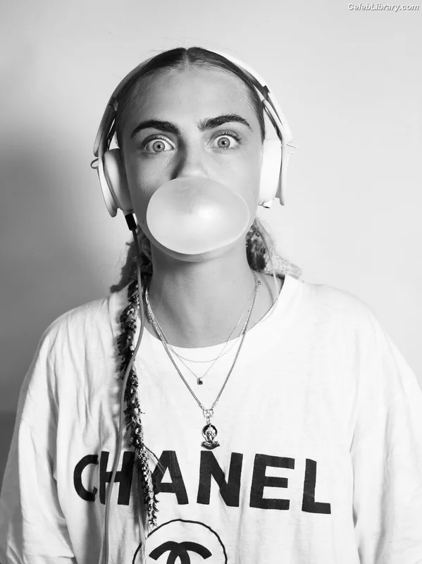 Cara Delevingne photo 14 of 1469